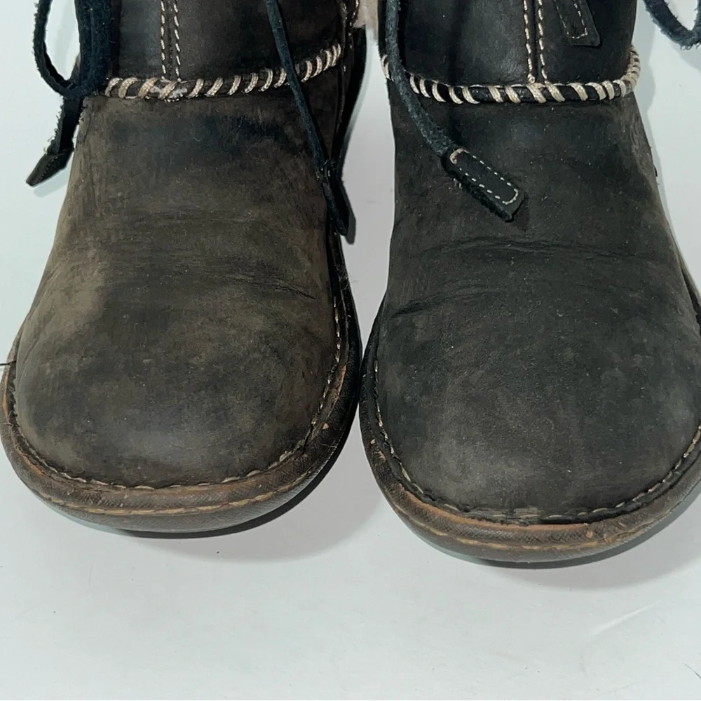 UGG Australia Cove‎ Ankle Boots Black Leather Suede Sheepskin Wrapped Lace Sz 7